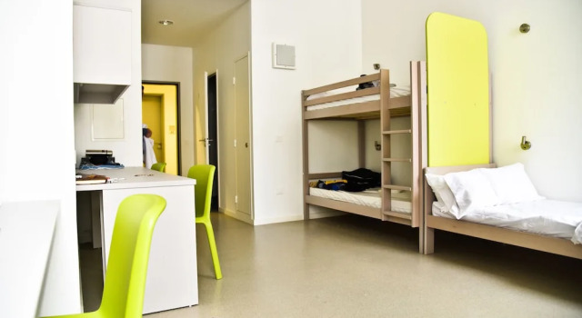 Кровать в общем номере S'cool Hostel