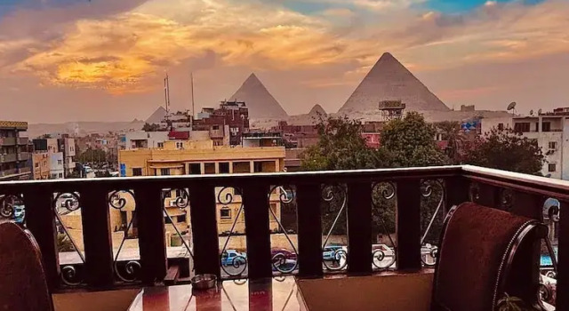 Двухместный номер Standard с балконом и с видом на горы Near Pyramids view