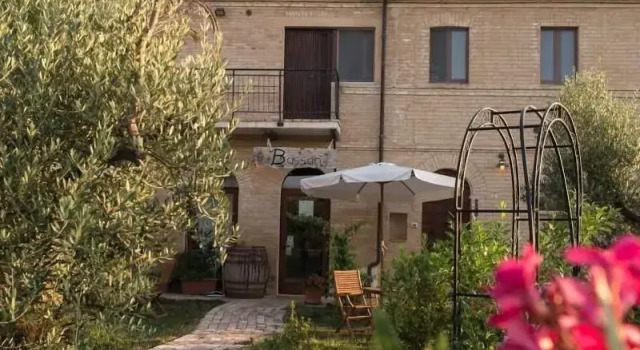 Agriturismo Bassarì, Boek Hotel Hotels in Recanati met parkeren, Parkeren
