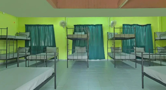 Кровать в общем номере (мужской номер) Hotel O Bari Indah Beach Resort