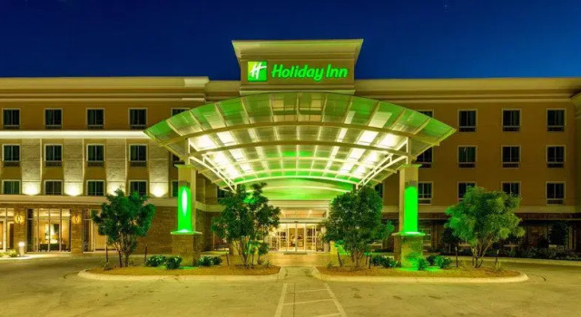 Кровать в общем номере Holiday Inn Austin Airport by IHG