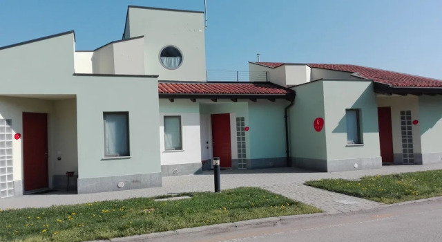 Room in Holiday House - Albavillage - Apartment for 2 People, Book Lejlighed Hoteller i Alba med pool, Swimmingpool