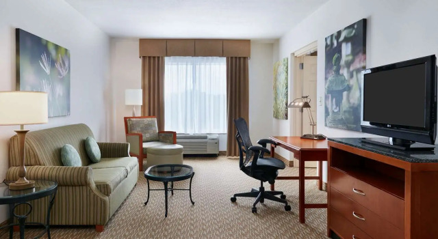 Двухместный люкс c 1 комнатой Hilton Garden Inn Charlotte Pineville