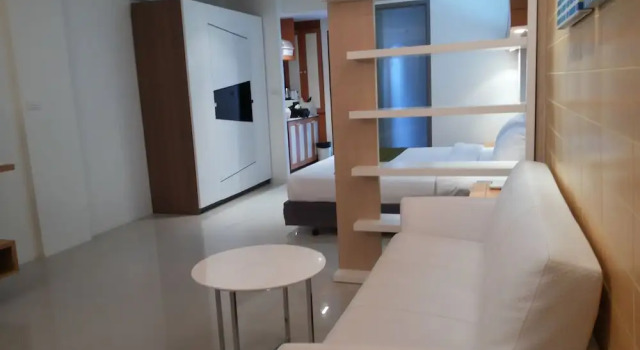 Студия с балконом и с видом на озеро The Green Golf Residence Condominium