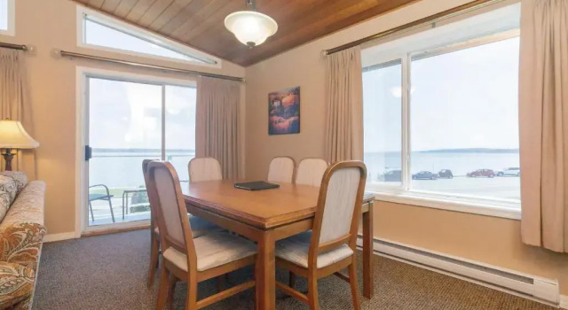 Люкс Deluxe The Cedarwood Inn & Suites