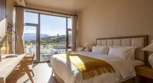 Люкс Villafound Shangri-La Womasto Resort
