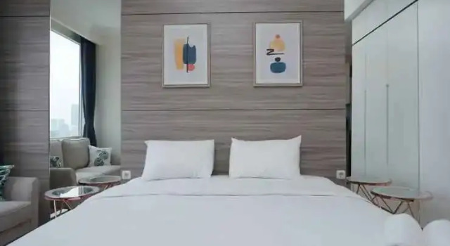 Homey and Tranquil Studio Menteng Park Apartment By Travelio, Забронировать Апартаменты/квартира Отели Джакарты с бассейном, рядом с Парк Таман Суропати, Бассейн