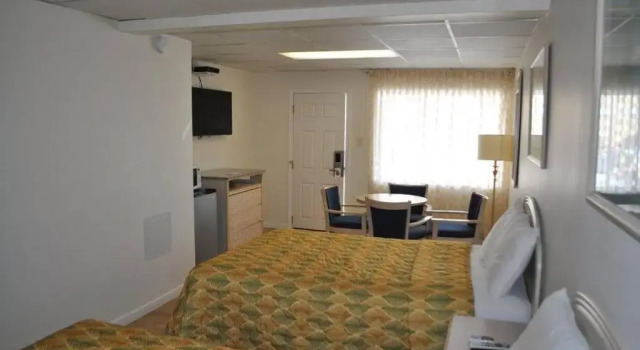 Четырёхместный номер Standard Islander Motel
