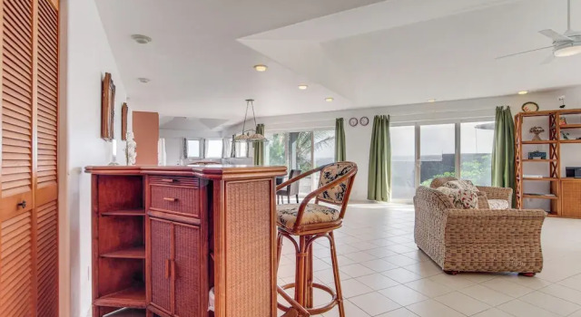 Oceanfront Keaau Gem: Ocean & Sunrise Views, Pool