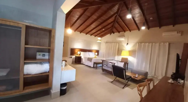 Четырёхместный номер Standard Hiu Hotel