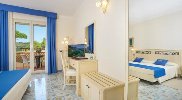 Трёхместный номер Standard с видом на море Hotel Biodola