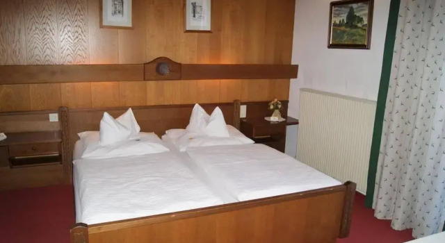 Gasthof Lugmayr, Book Hotel  