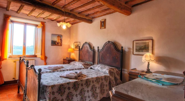 Cozy Farmhouse with Swimming Pool in Le Tolfe near Florence
