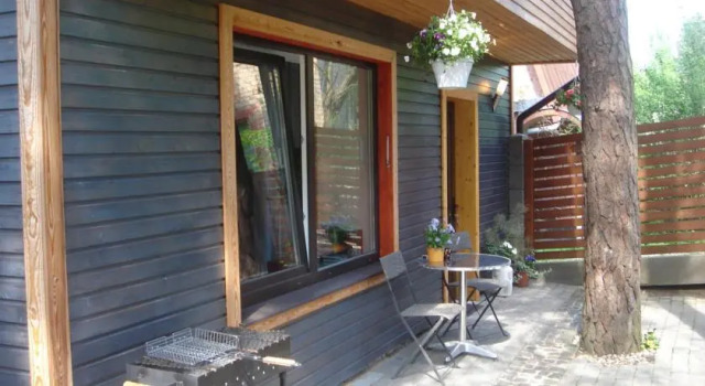 Guest House Vecāķi, Rezerwuj Pensjonat Hotele w Riga z parkingiem, Parking