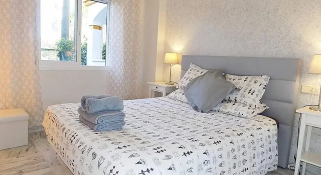 Family Friendly Ground Floor 2 bedroom Dama de Noche RDR200, Забронировать Отель Марбелья Коста-дель-Соль, рядом с Художественный музей Ralli