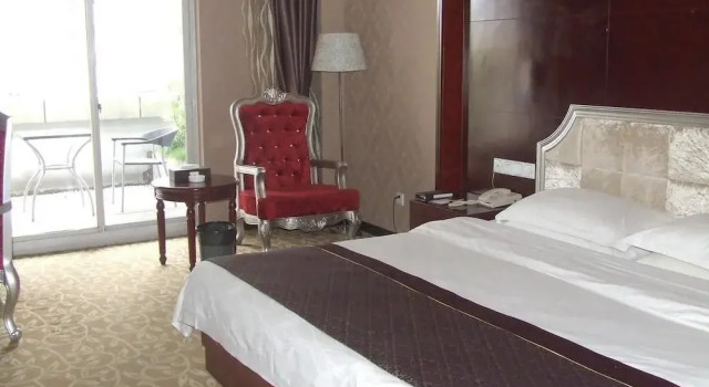 Oriental Luoma Hotel, Prenota Hotel Hotel a Taizhou con parcheggio, Parcheggio