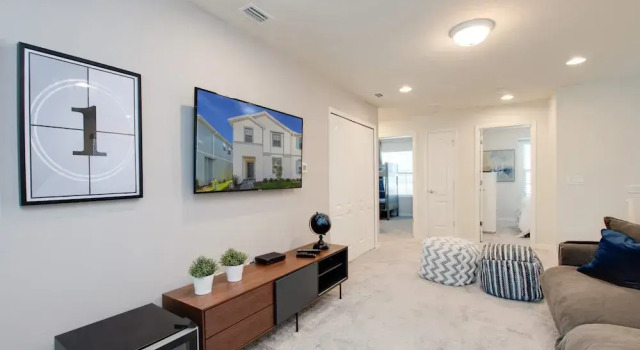 5 Bed 4 Bathroom Town Home