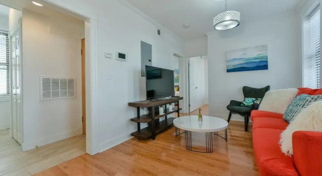 Stunning 2br/1ba in North End by Domio, Забронировать Отель Бостон Бостон, рядом с Чарлстаун Коммьюнити Сентер