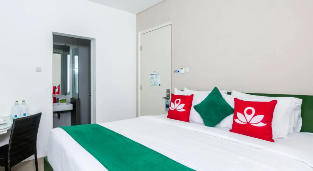 ZenRooms Kuta Kartika Plaza Samudra, Забронировать Отель Кута Бадунг, рядом с Vihara Dharmayana Buddhist Temple