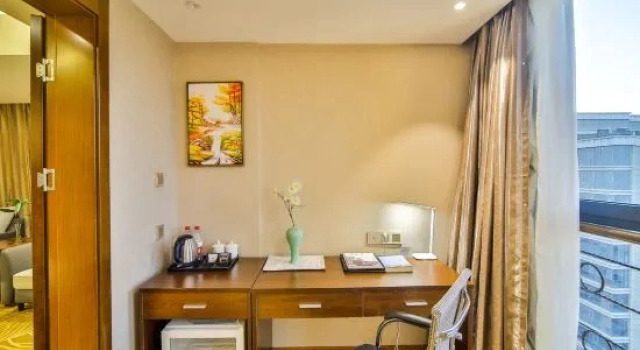 Suite Jianguo Hotel