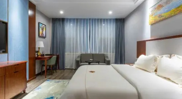 Люкс Standard King's Park International Hotel