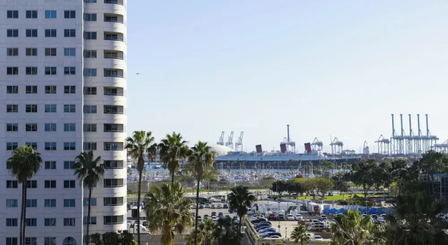 Двухместный номер Executive с балконом Courtyard by Marriott Long Beach Downtown