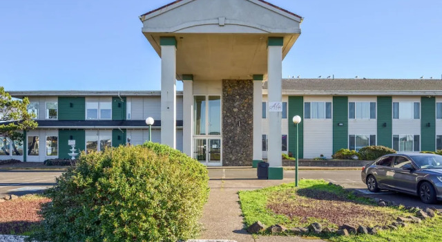Waldport Bayfront Hotel and Restaurant