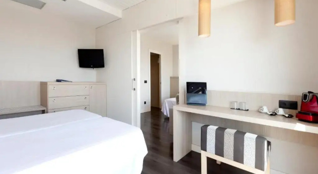Трёхместный номер Standard с видом на море Hotel Alga
