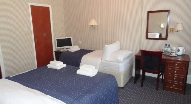 Трёхместный семейный номер Regency House Hotel
