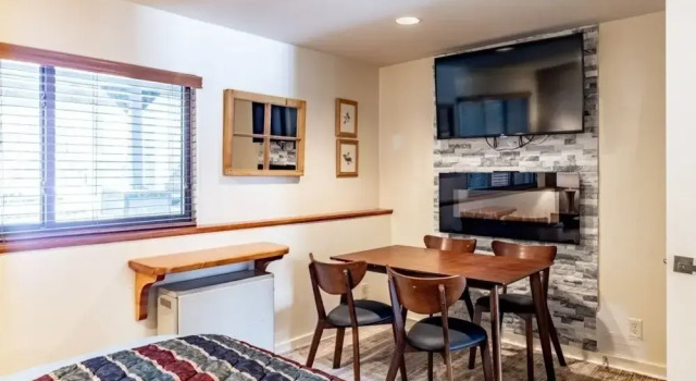 Telemark 5 4 Bedroom Condo by RedAwning, Varaa Huoneisto Hotellit New England uima-altaalla, Uima-allas