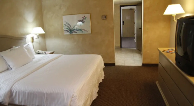 Люкс c 1 комнатой Ramada by Wyndham Viscount Suites Tucson East