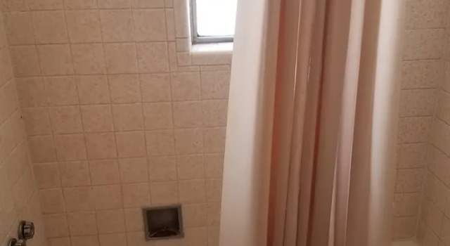 Четырёхместный номер Standard Beverly Crest Motor Inn