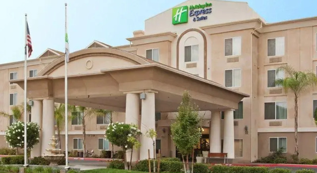 Кровать в общем номере Holiday Inn Express & Suites Fresno River Park Hwy 41 by IHG