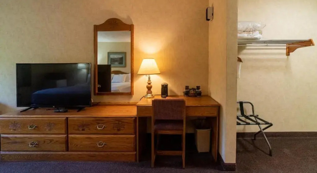 Willabees Motel, Book Motel Hoteller i Brimley med parkering, Parkering