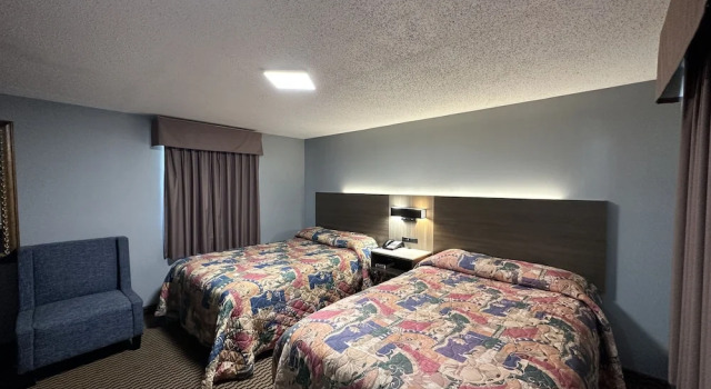 Четырёхместный номер Standard Rodeway Inn & Suites Walhalla