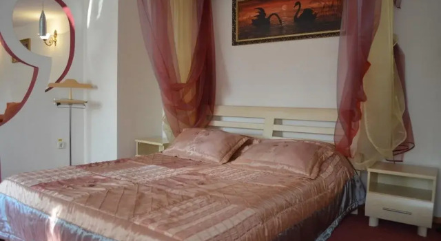 Kozatska Zastava, Boek Hotel Kirovohrad Kirovohrad