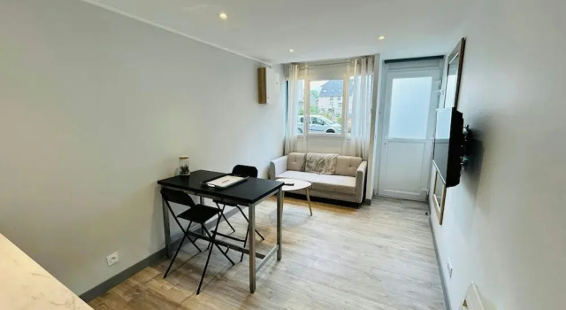 La Cour Barbatre Calme, Rezerwuj Hotel Reims Champagne