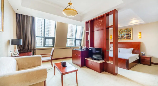 Номер Executive Ramada Plaza by Wyndham Chongqing West