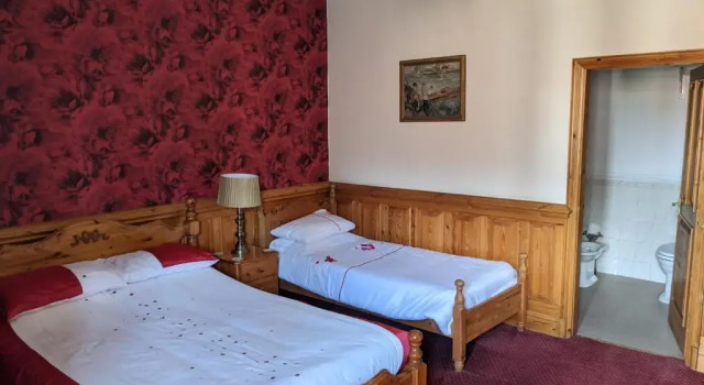 The Londesborough Arms bar with en-suite rooms, Забронировать Отель Маркет Вейтон Восточный райдинг Йоркшира