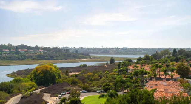 Люкс c 1 комнатой с частичным видом Newport Beach Marriott Bayview