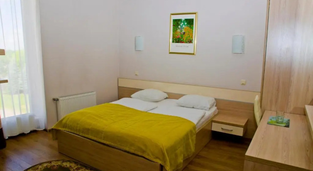 Hotel Merkuriy, Boek Hotel Lviv 