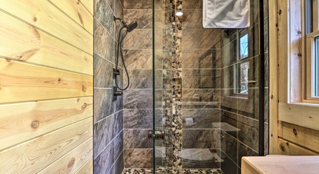 Коттедж Hot Tub + Smokies Views! Spacious Mountain Retreat