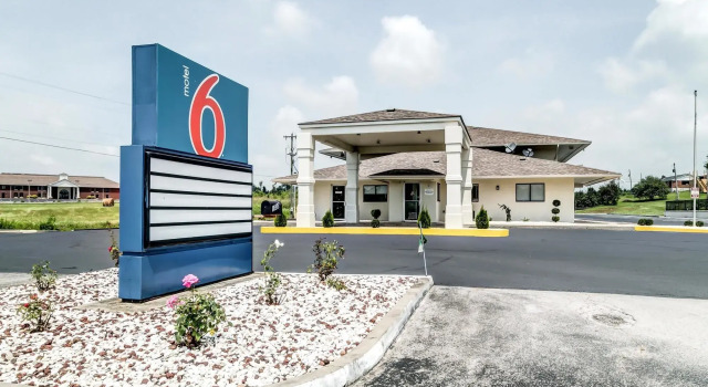 Motel 6-Berea, KY, Book Motel Berea Kentucky