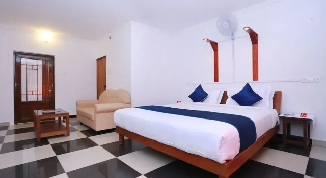 OYO 10783 Hotel River Moon