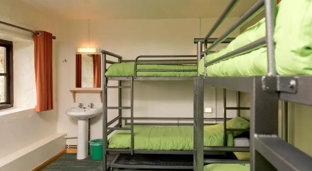 Pat în dormitor (dormitor pentru femei) YHA Dartmoor