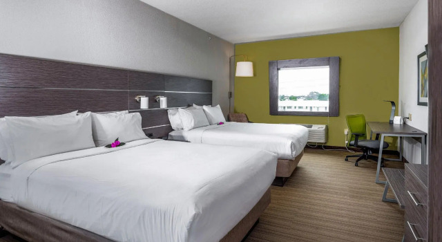 Четырёхместный номер Standard Holiday Inn Express & Suites Boynton Beach by IHG