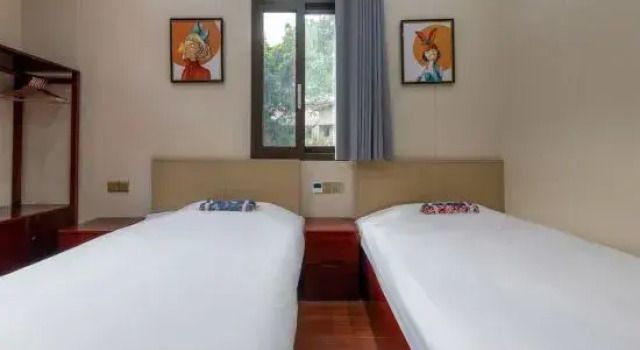Кровать в общем номере (женский номер) Chongqing Kaibu Courtyard Centennial Style of Western-style Houses High-end Residence Nanbin Road Changjiang Cableway Store