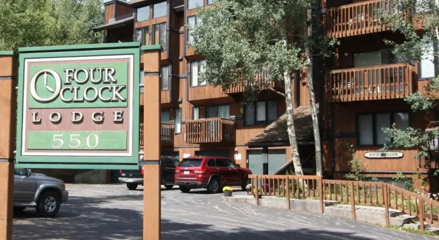 Four O'clock Lodge B05, Rezerwuj Apartament Hotele w Vail Ski z basenem, Basen