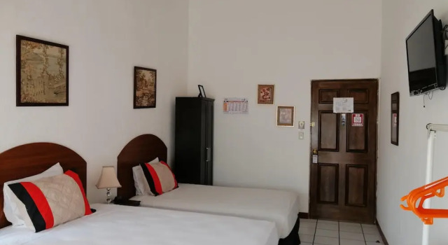 Двухместный номер Standard с балконом Novohostal B&B