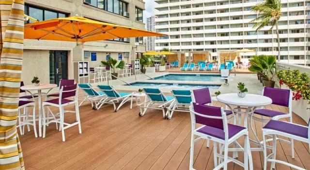 Кровать в общем номере Holiday Inn Express Waikiki by IHG
